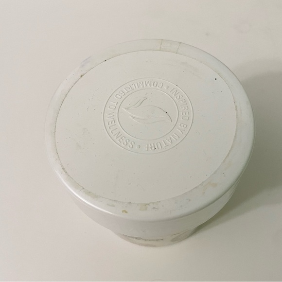 NatureWell Extra Virgin Coconut MCT Moisturizing Cream  284g - Picture 6 of 10